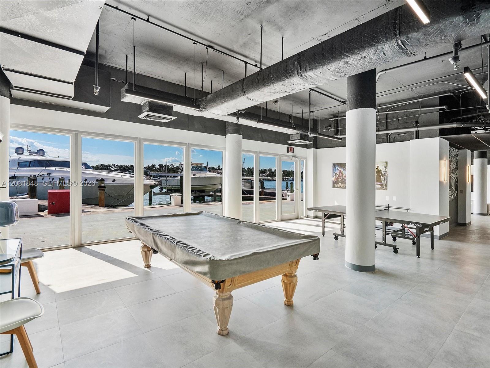 KING COLE CONDO - Residential