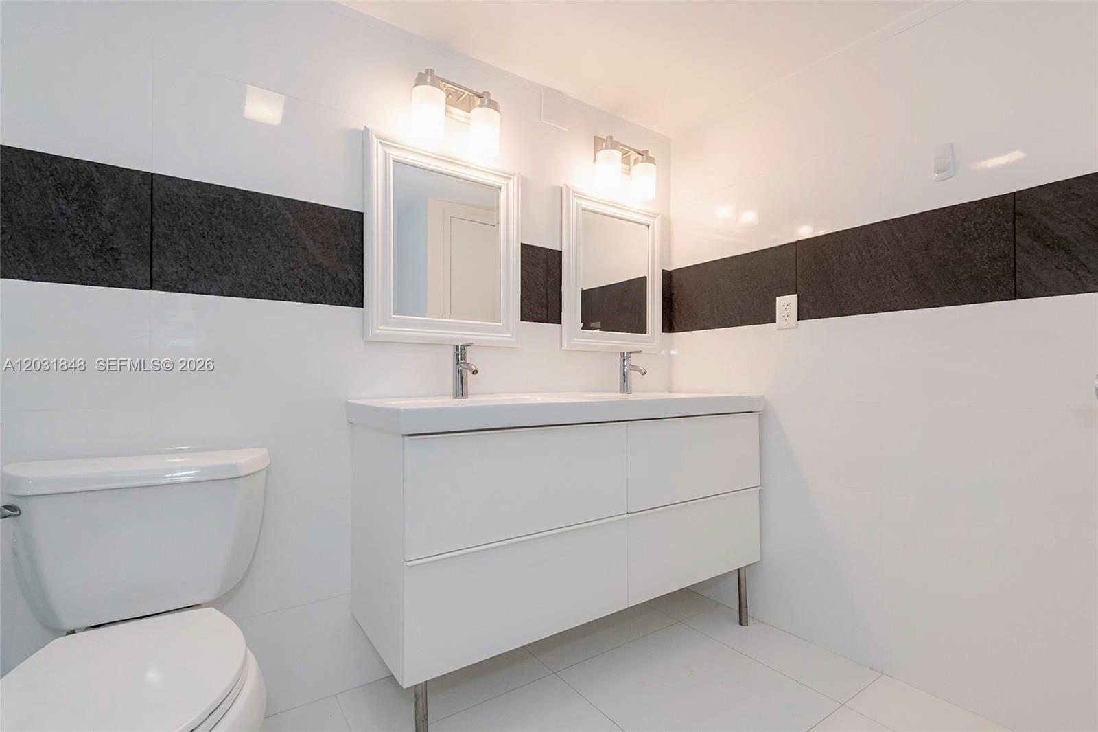 KING COLE CONDO - Residential