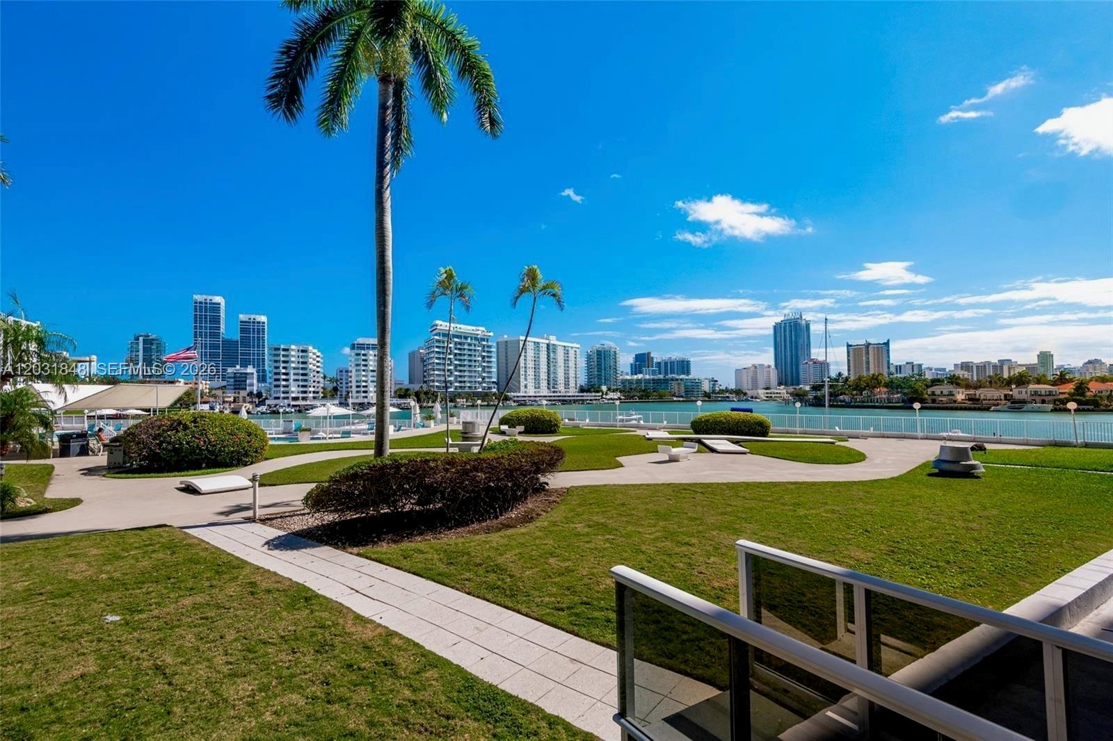 KING COLE CONDO - Residential
