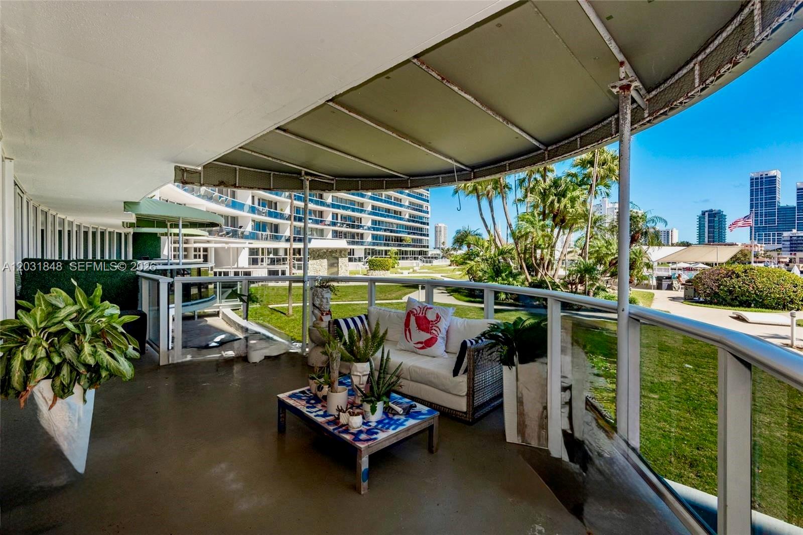 KING COLE CONDO - Residential