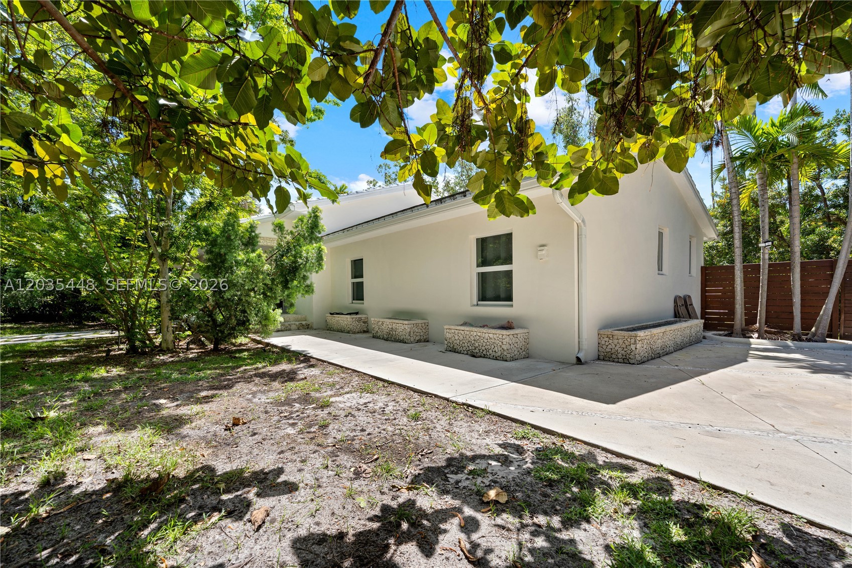BAY POINT - Residential Lease