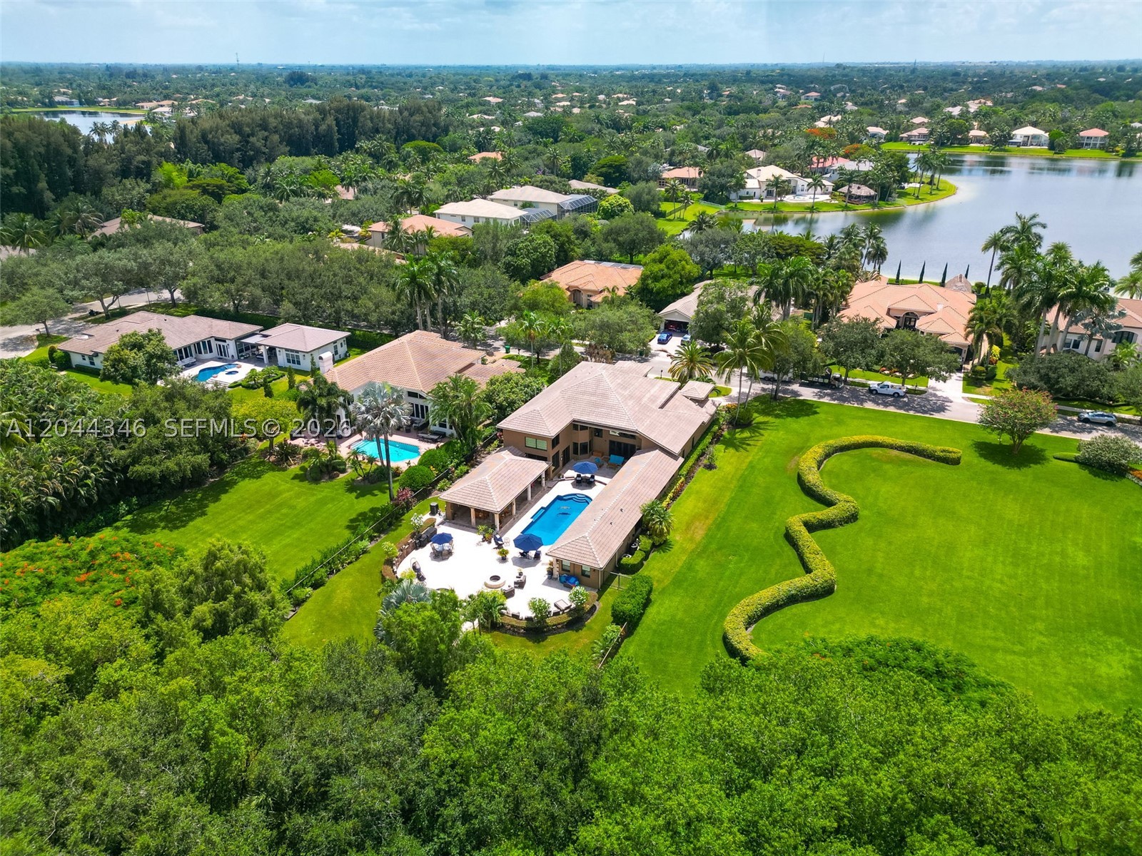 LONG LAKE - Residential