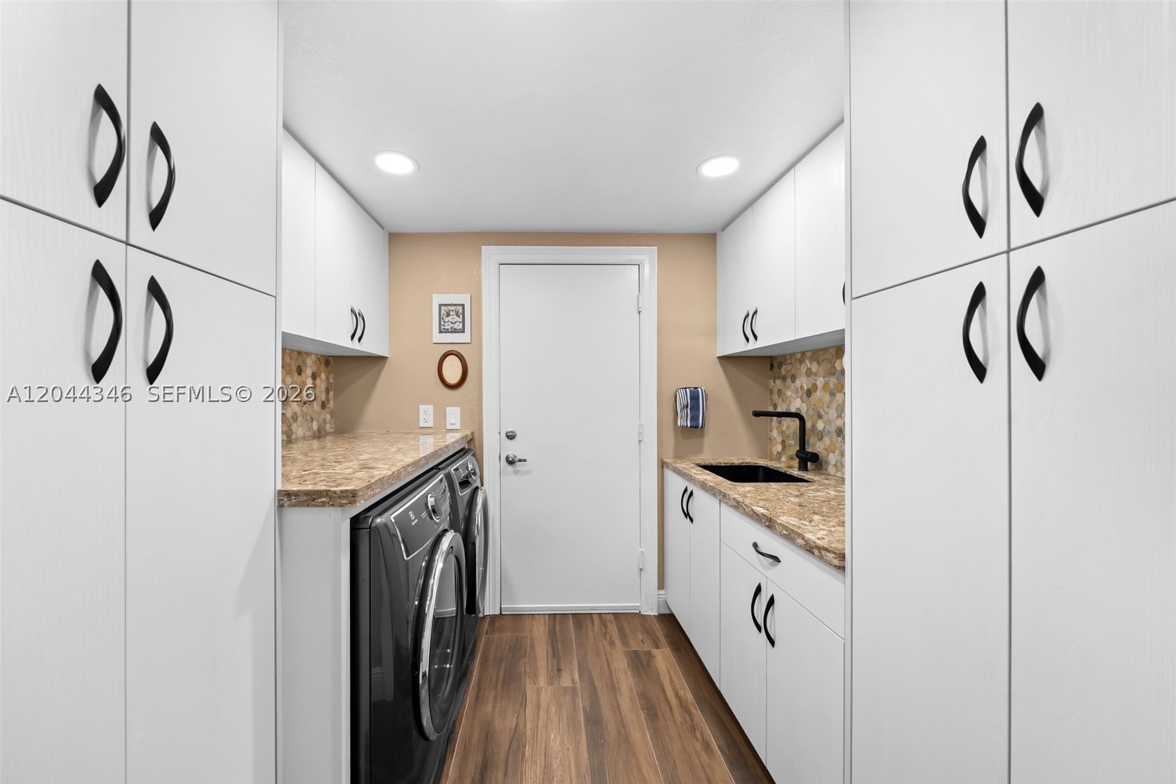 LONG LAKE - Residential