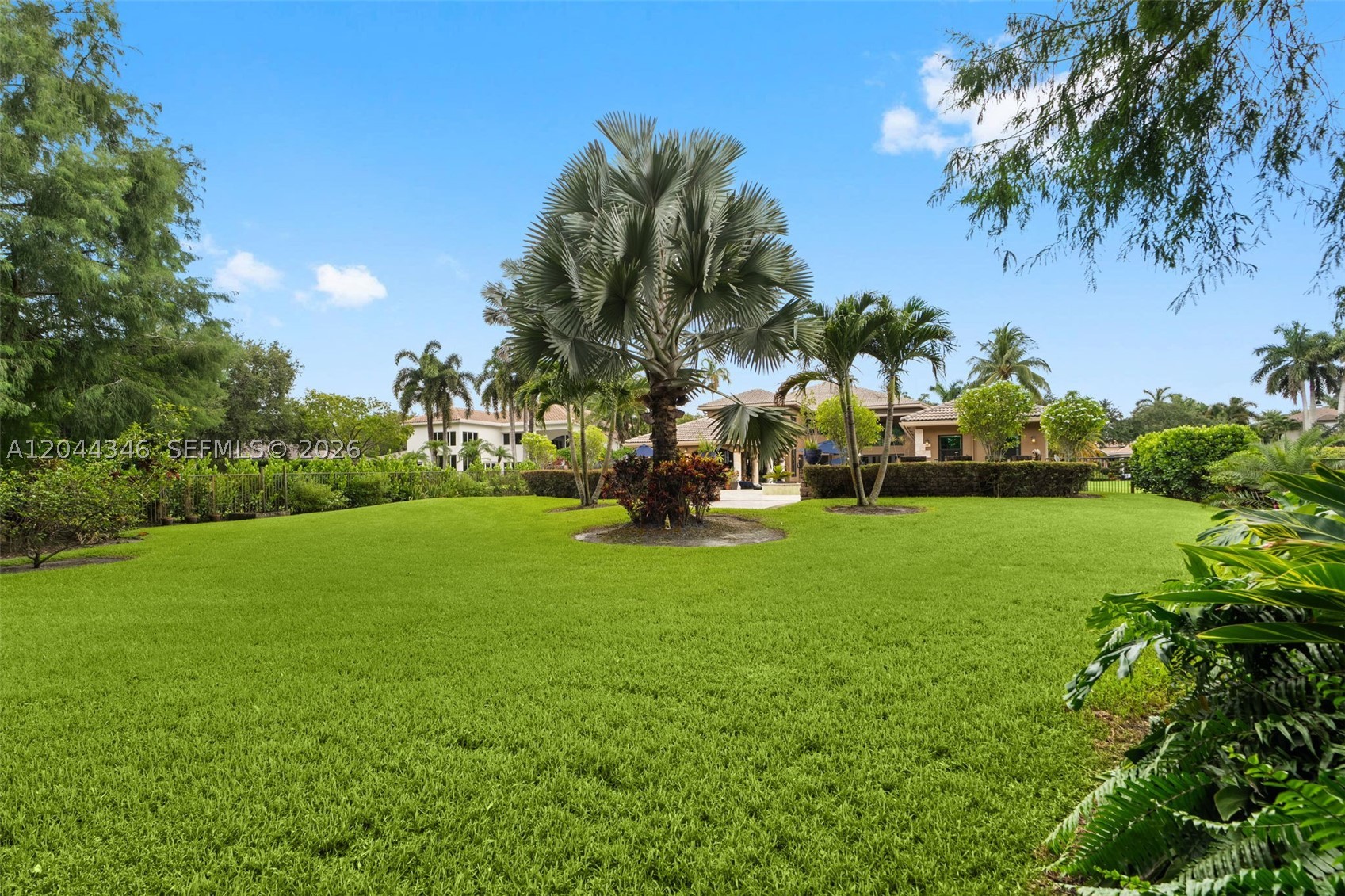 LONG LAKE - Residential