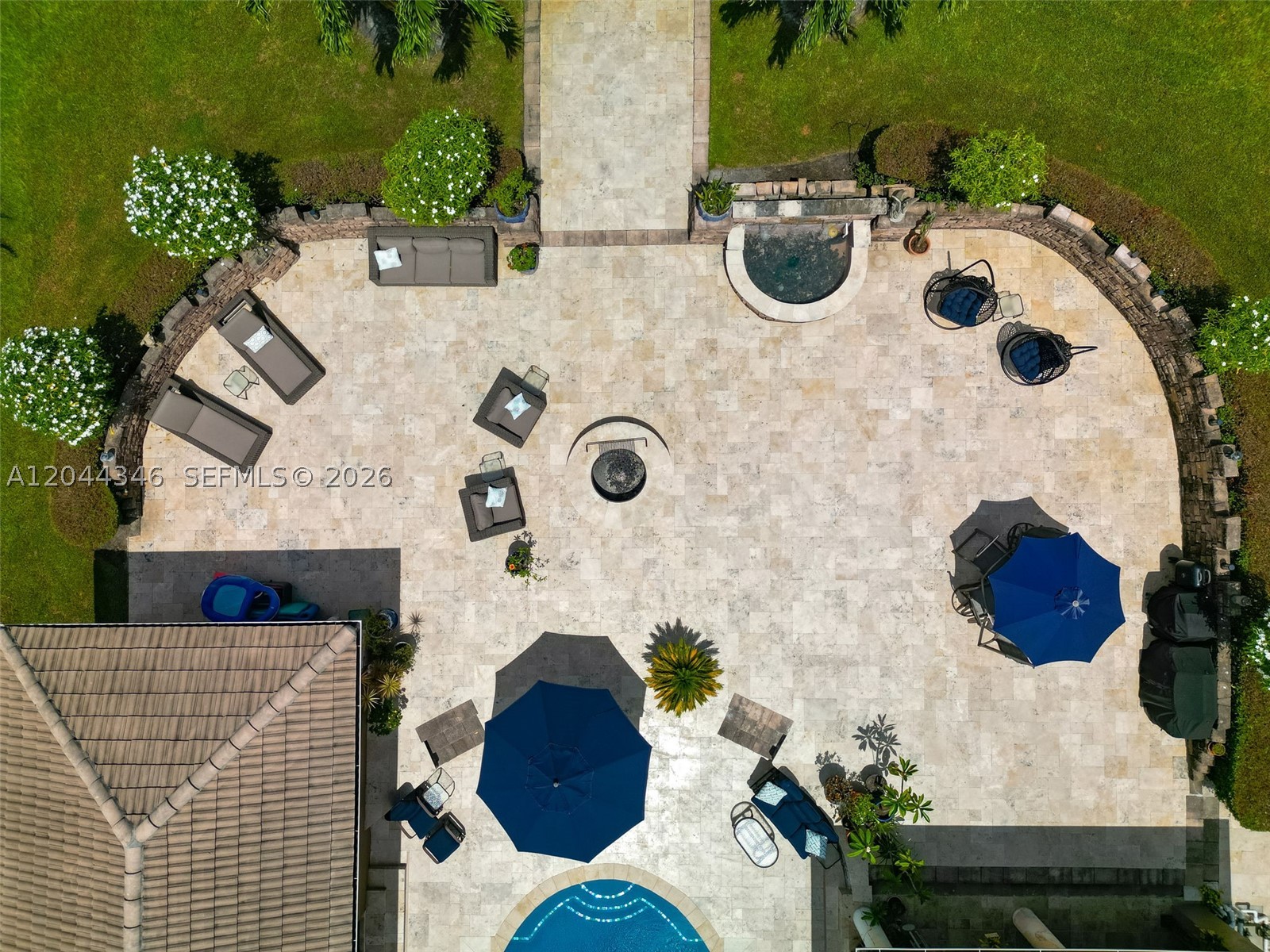 LONG LAKE - Residential