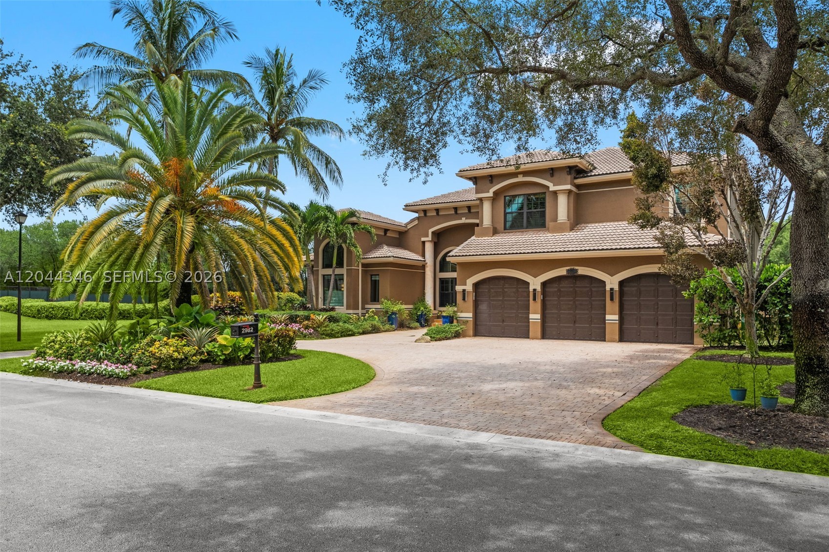 LONG LAKE - Residential