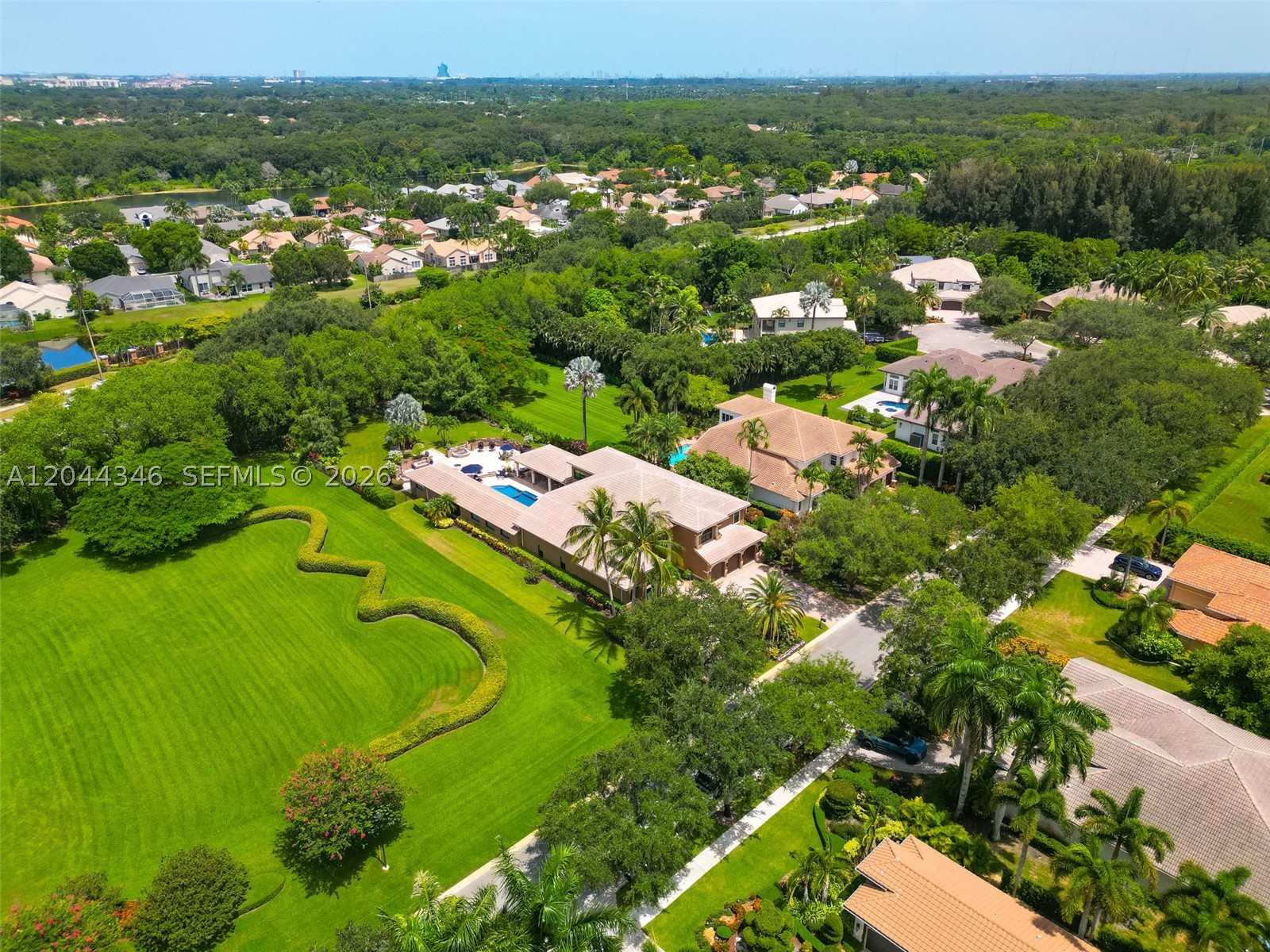 LONG LAKE - Residential