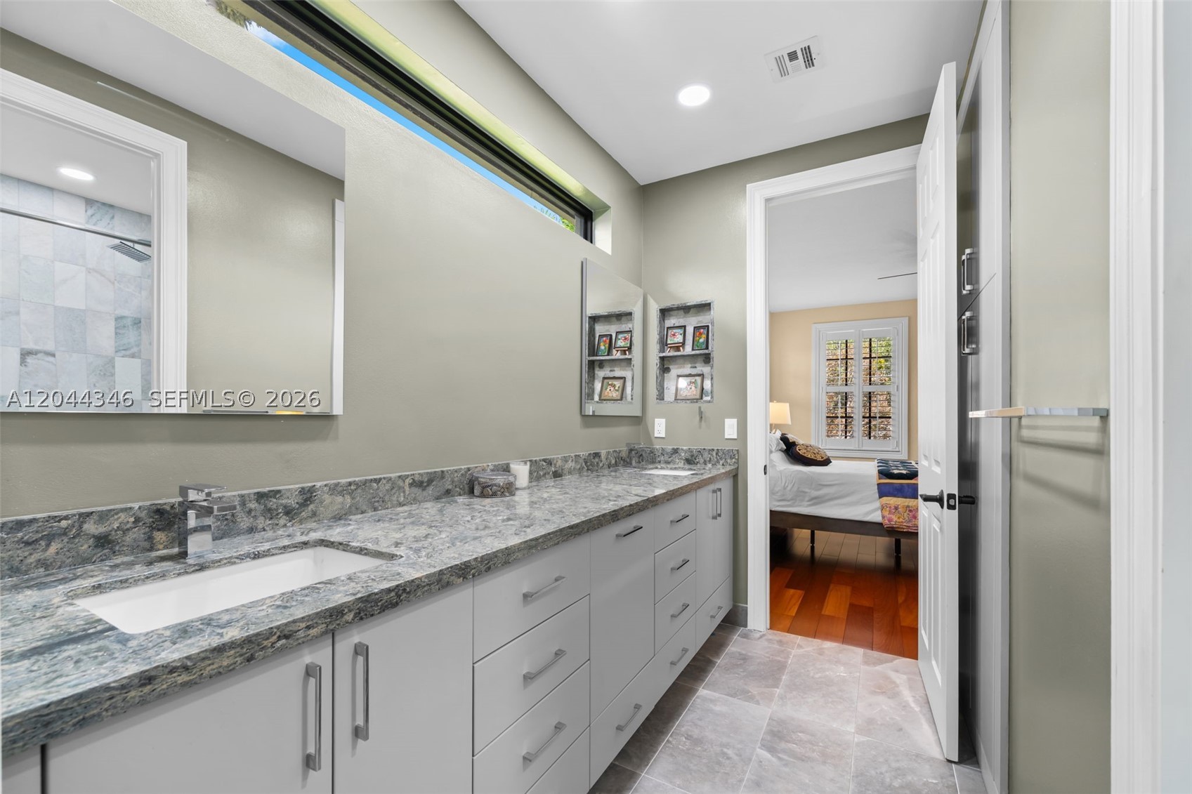 LONG LAKE - Residential