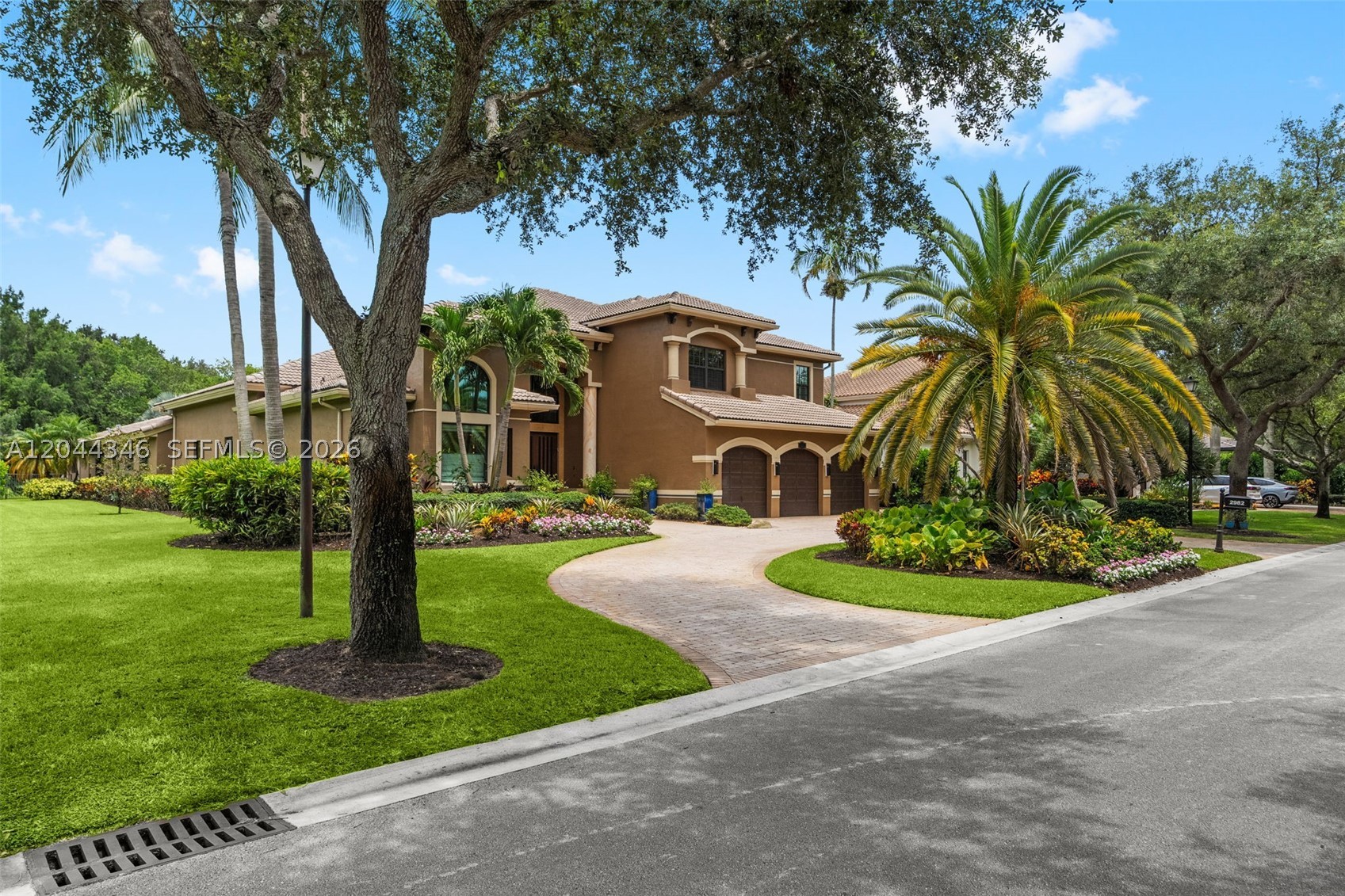 LONG LAKE - Residential