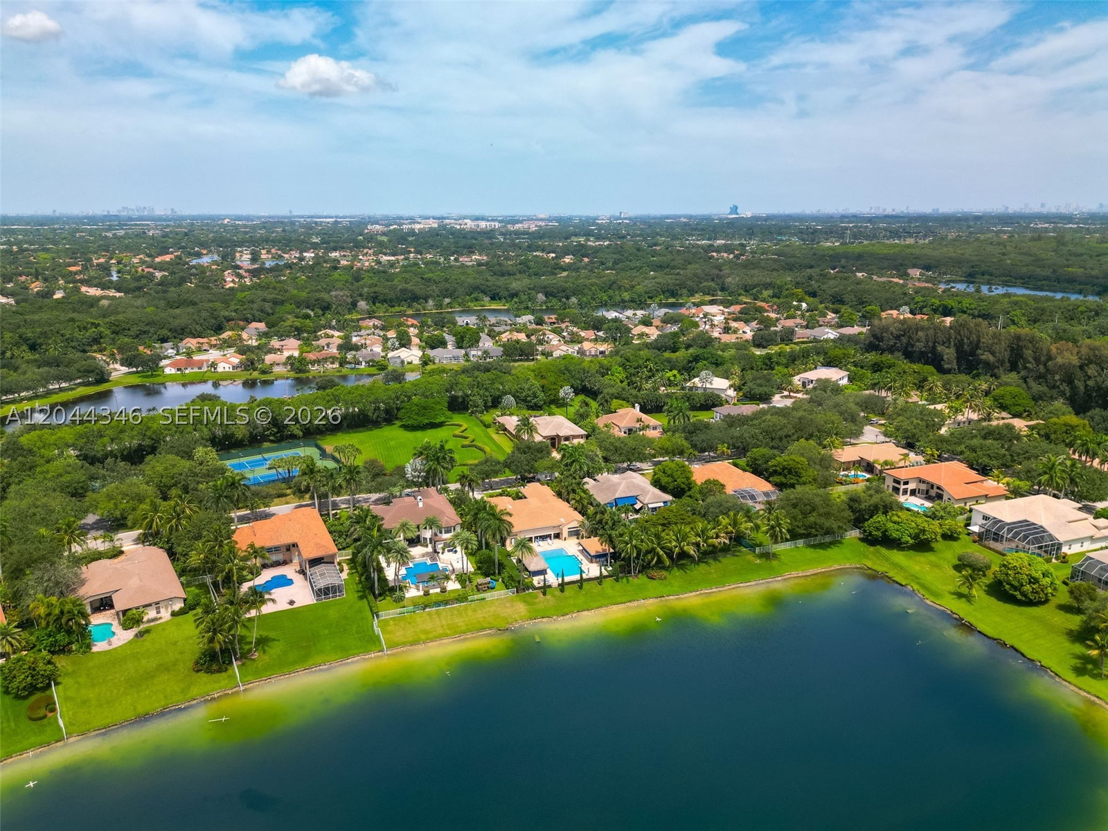 LONG LAKE - Residential