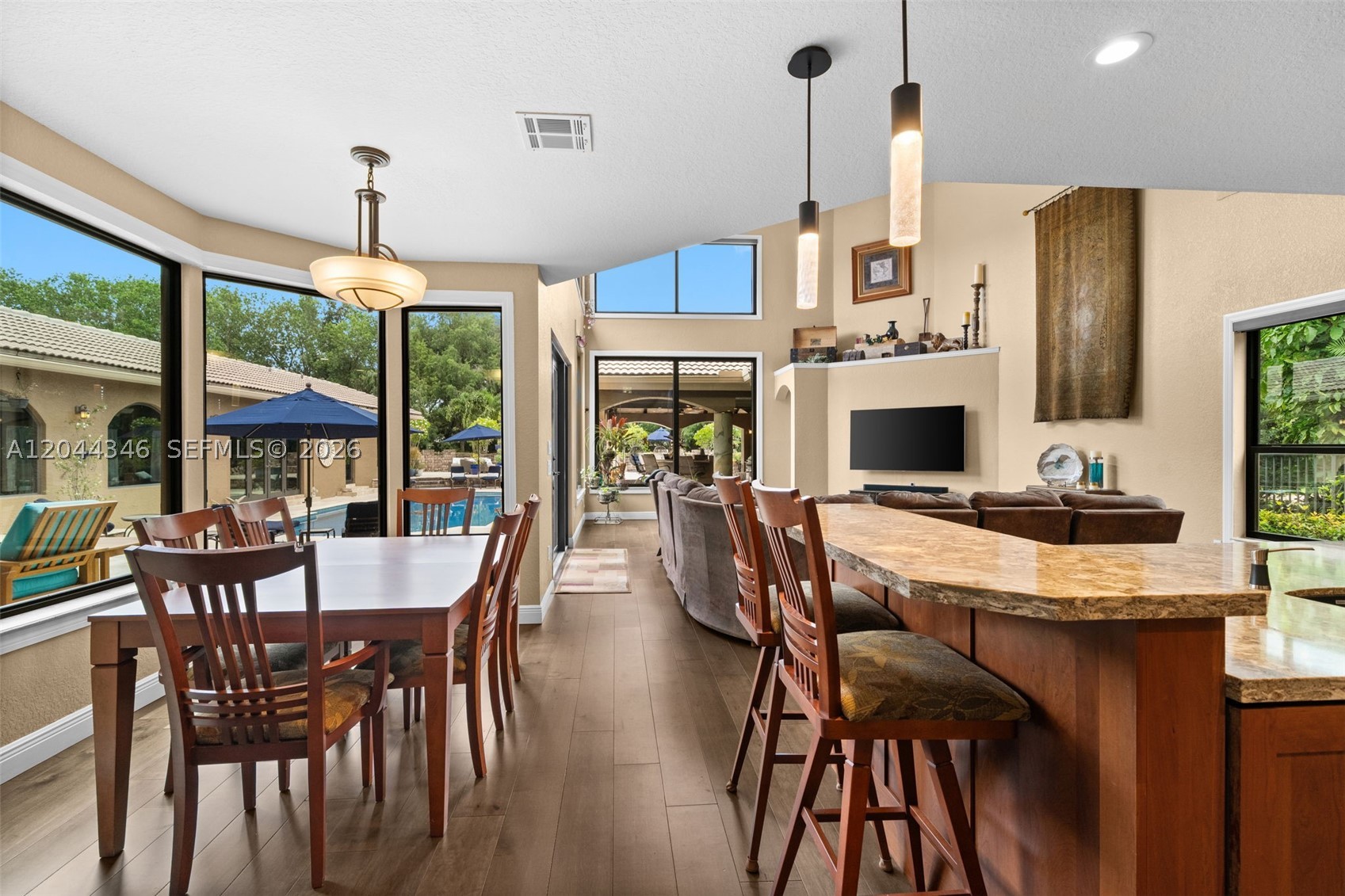LONG LAKE - Residential