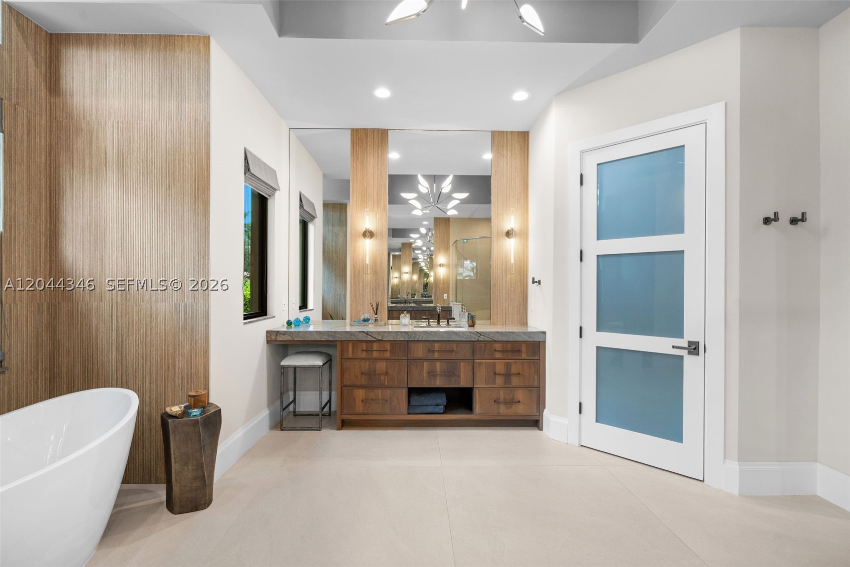 LONG LAKE - Residential