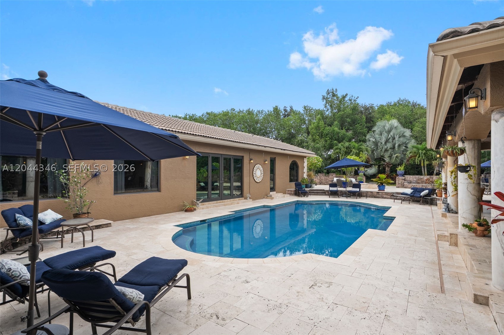 LONG LAKE - Residential