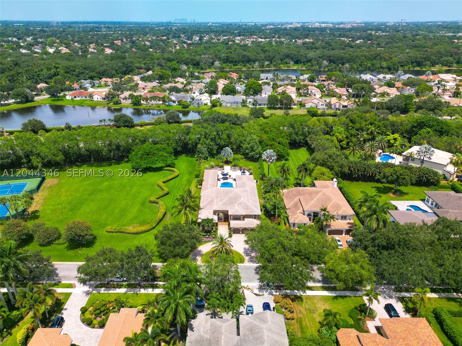 LONG LAKE - Residential