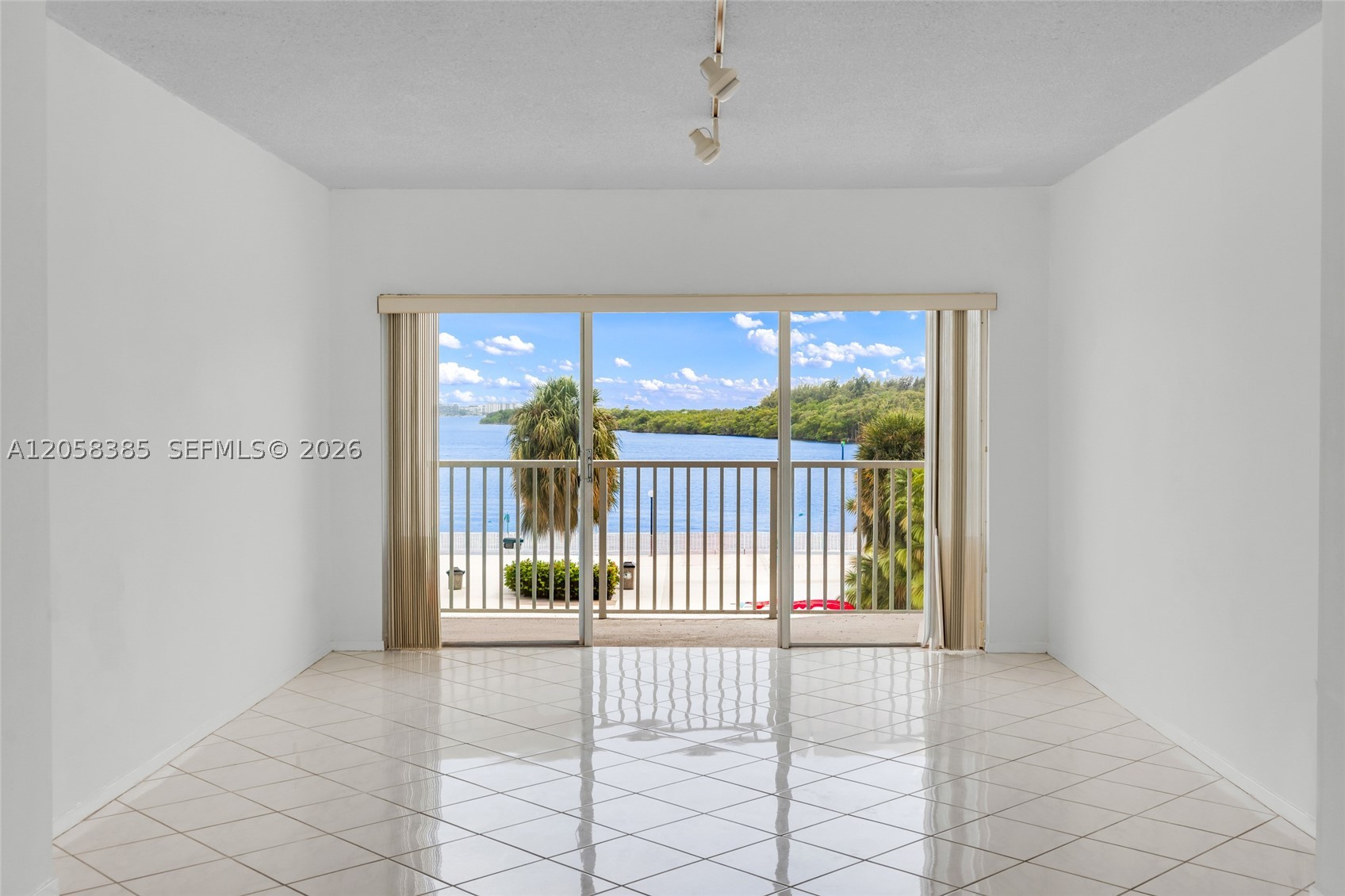 ARLEN HOUSE CONDO - Residential