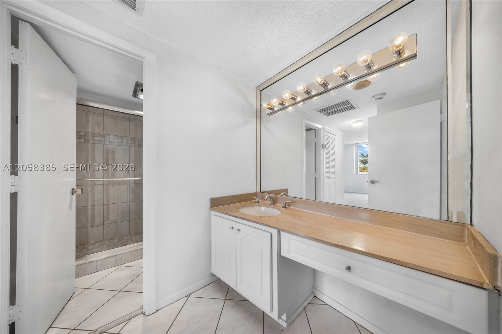 ARLEN HOUSE CONDO - Residential