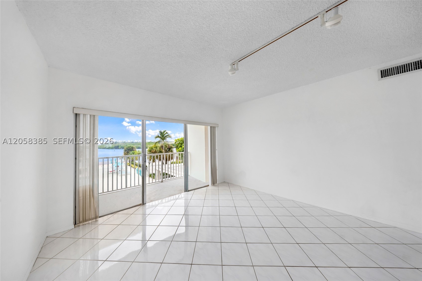 ARLEN HOUSE CONDO - Residential