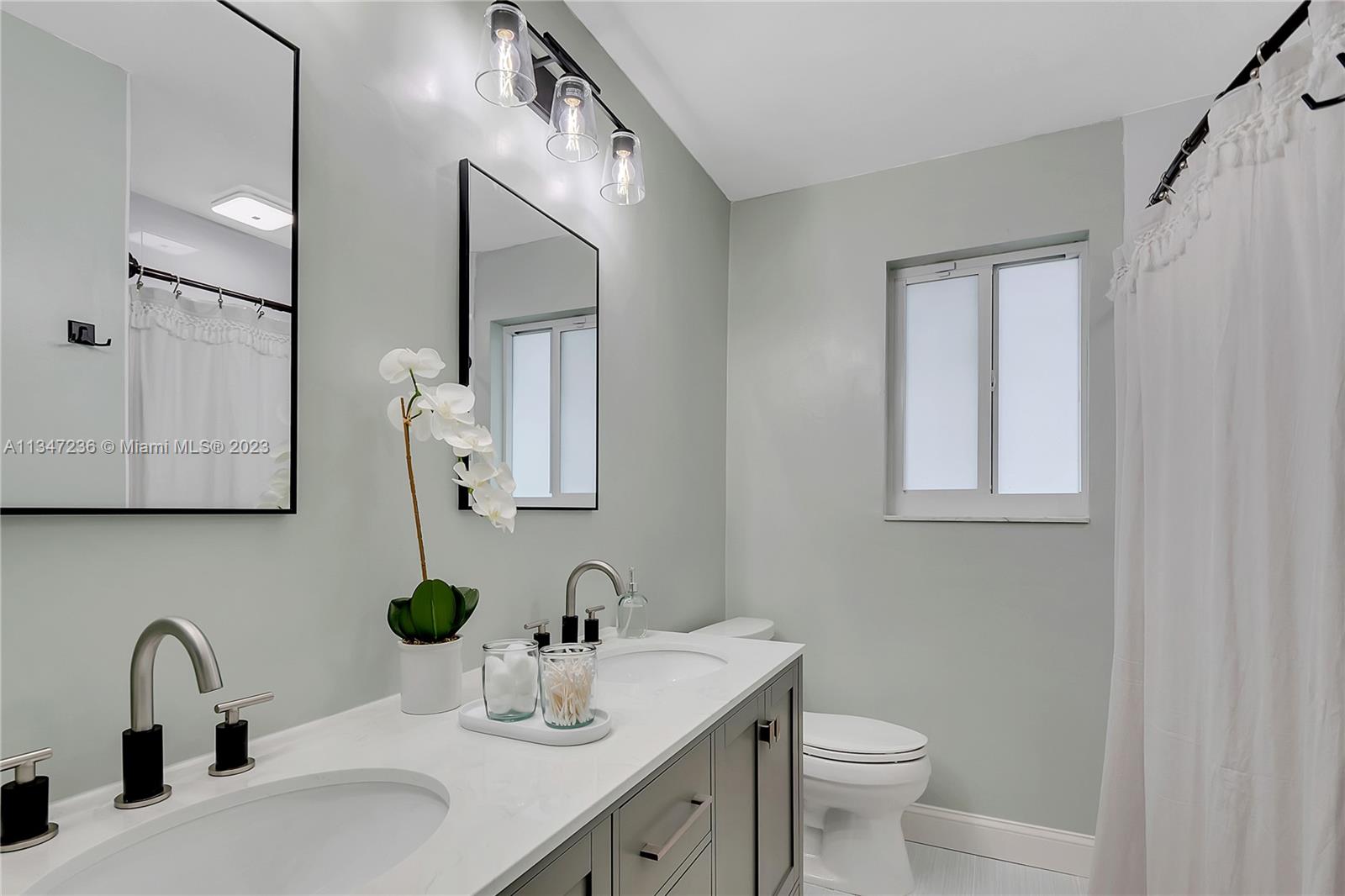 CORAL REEF ESTATES - Residential