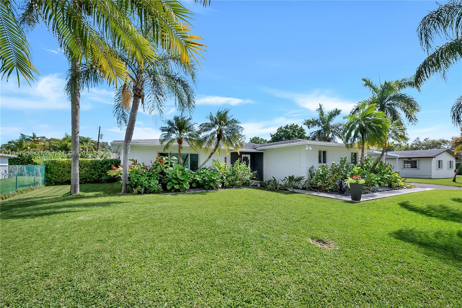 CORAL REEF ESTATES - Residential