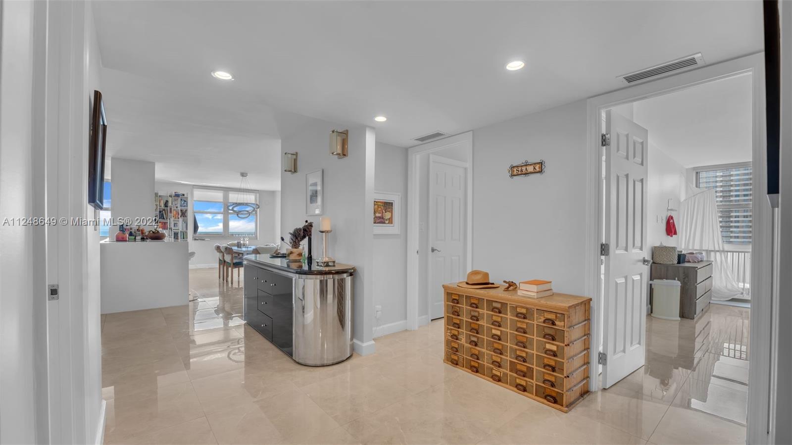 MALAGA TOWERS CONDO - Residential