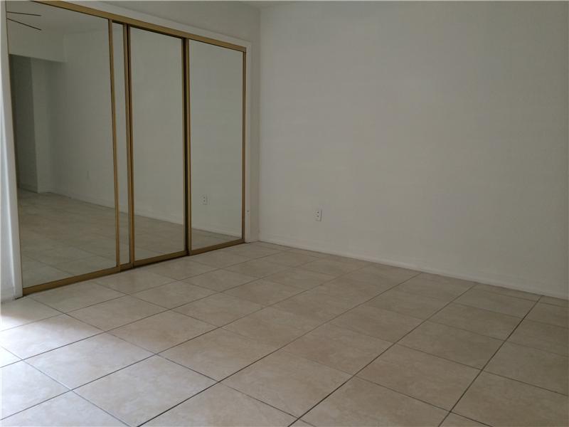 SUNSET VILLAS - Residential Lease