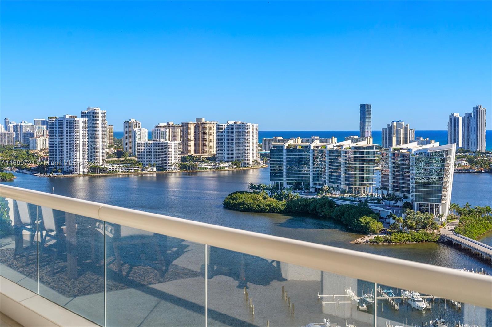 BELLAMARE @ WILLIAMS ISLA - Residential