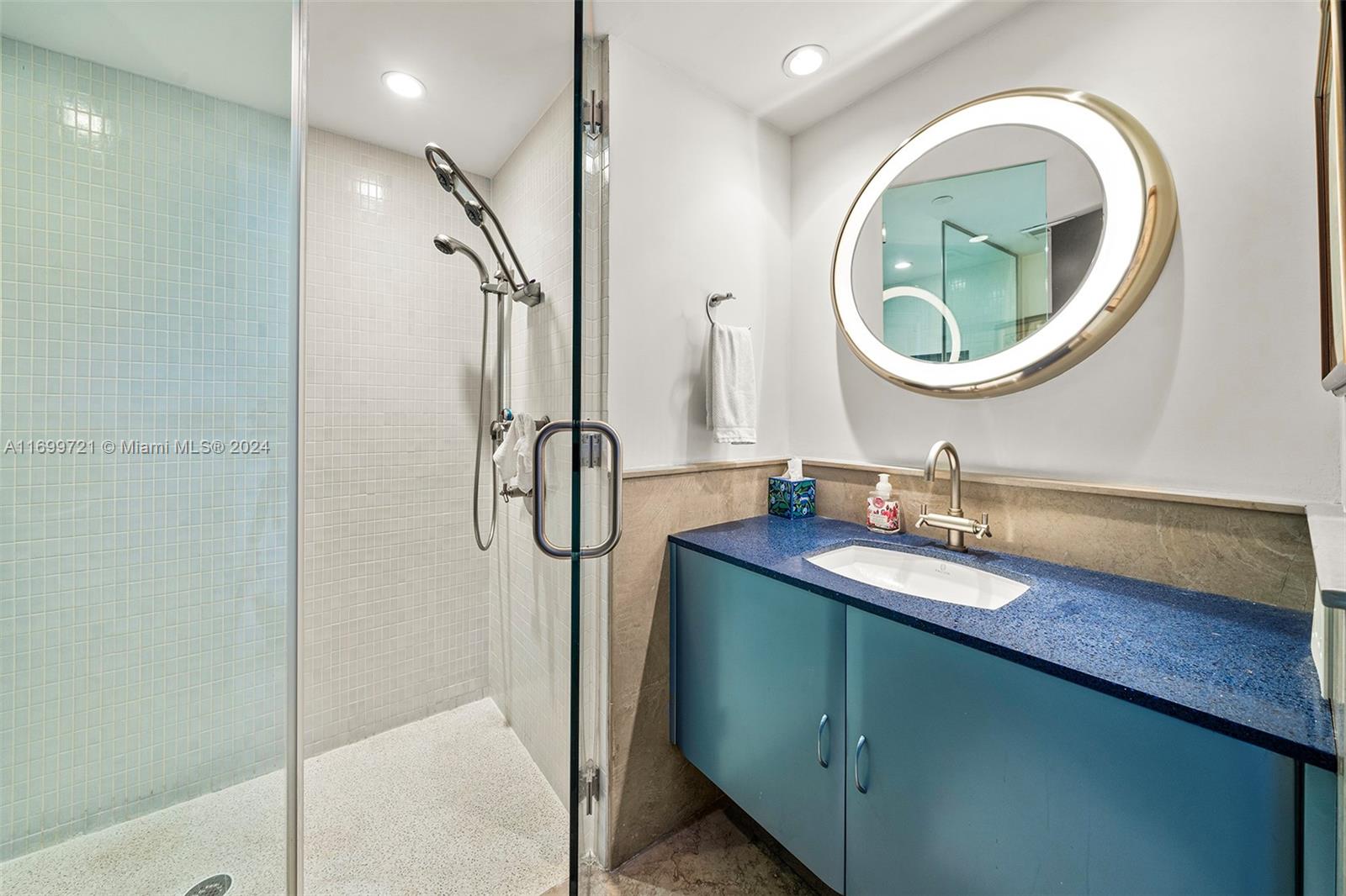 BELLAMARE @ WILLIAMS ISLA - Residential
