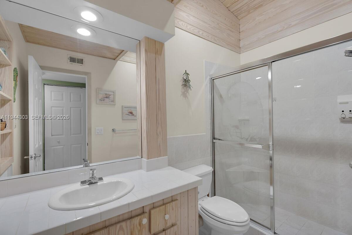 EXECUTIVE BAY CLUB - Residential