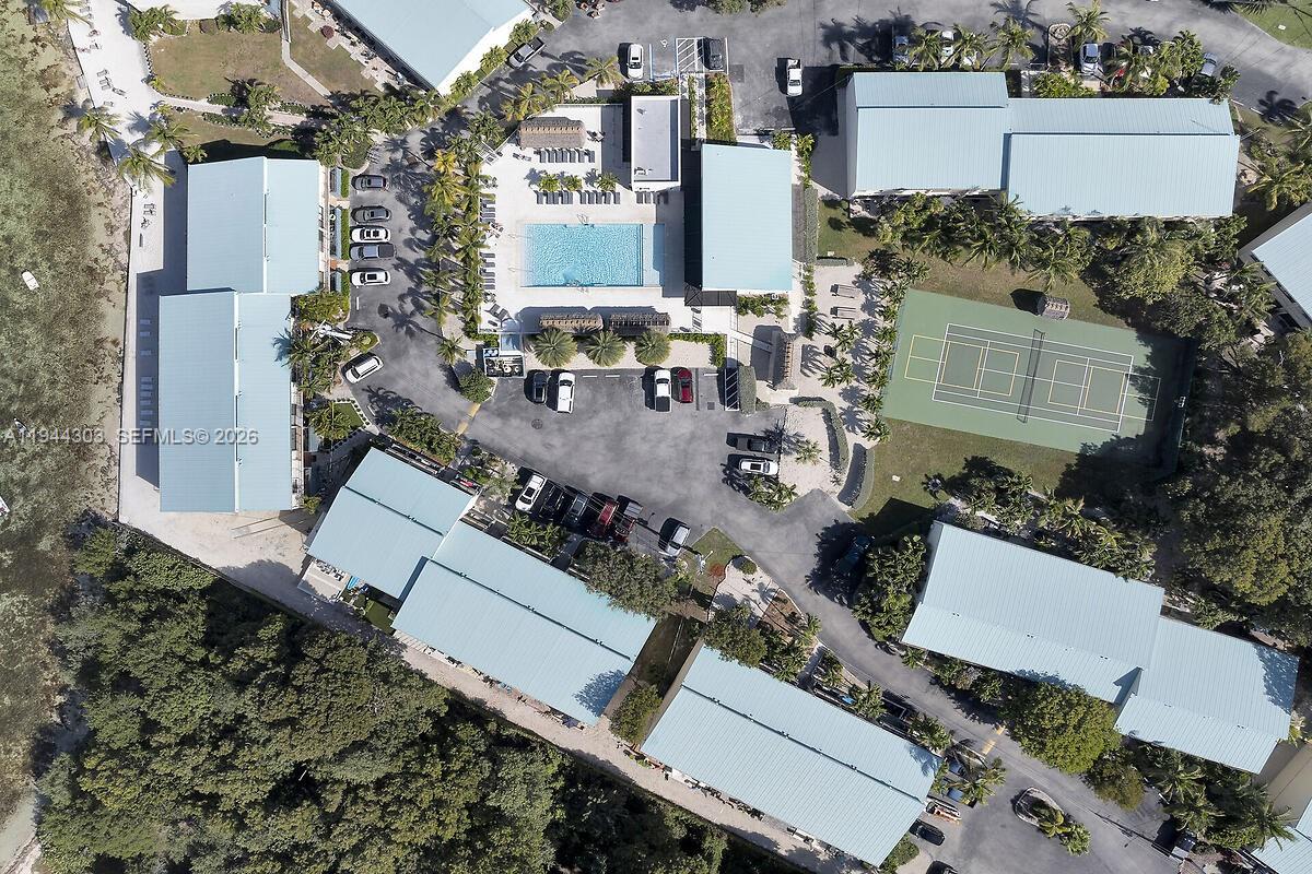 EXECUTIVE BAY CLUB - Residential