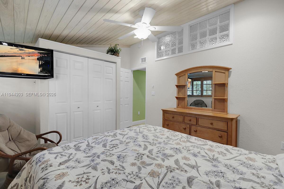 EXECUTIVE BAY CLUB - Residential