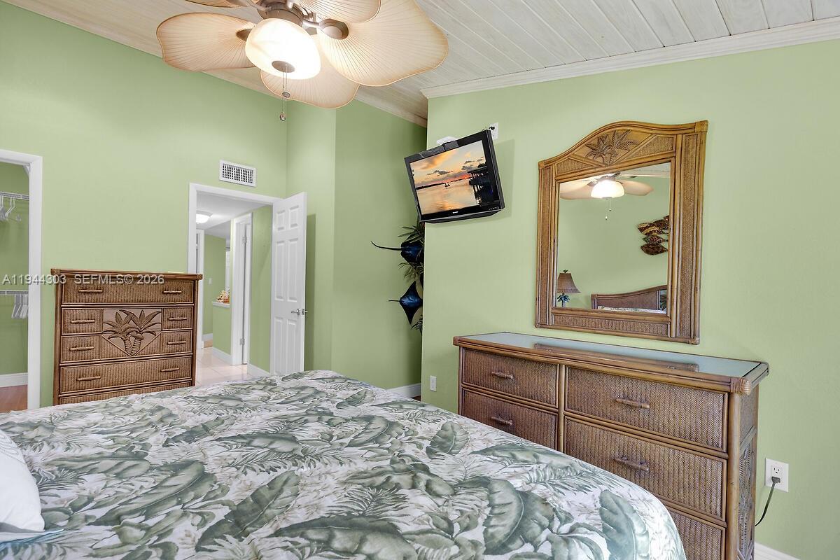 EXECUTIVE BAY CLUB - Residential