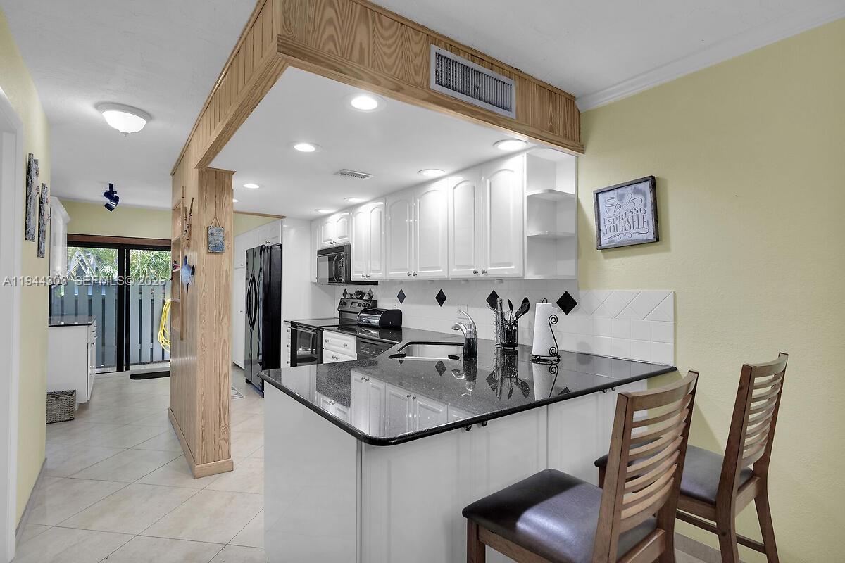 EXECUTIVE BAY CLUB - Residential