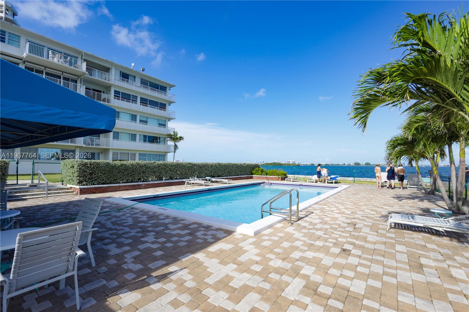 THE SHORES CONDO - Residential