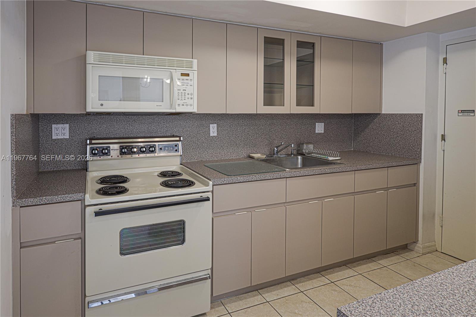 THE SHORES CONDO - Residential