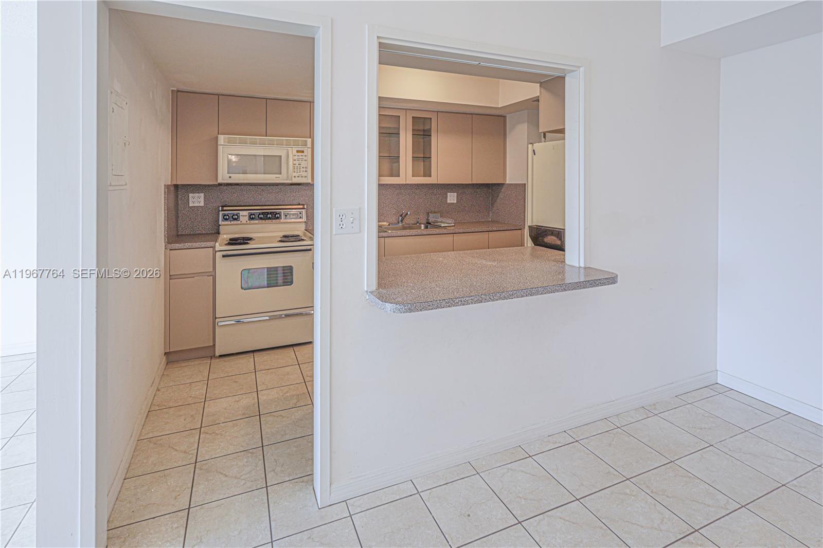 THE SHORES CONDO - Residential