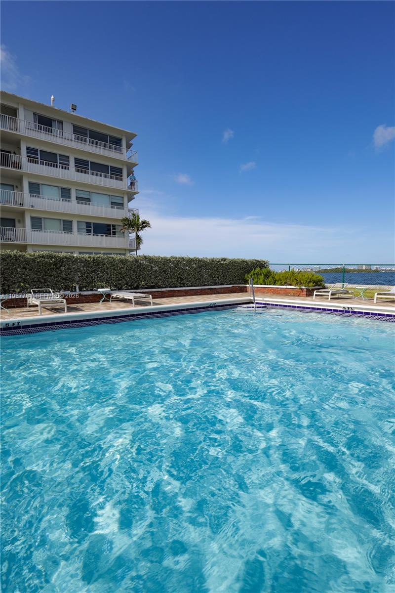 THE SHORES CONDO - Residential