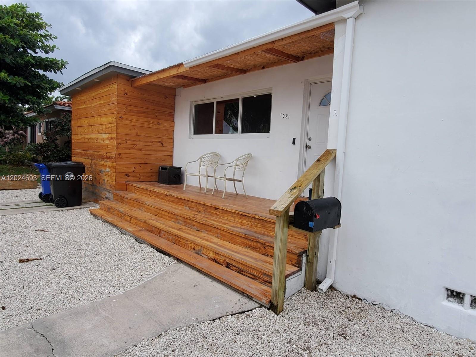 Updated home offers 3 bedrooms, 3 Bathrooms, open remodeled kitchen, spacious and great for a familly. This thoughtfully redesigned interior, open layout, and sizeable lot, is a move-in-ready home that offers the perfect blend of comfort, style, and potential in one of the area’s most convenient neighborhoods.