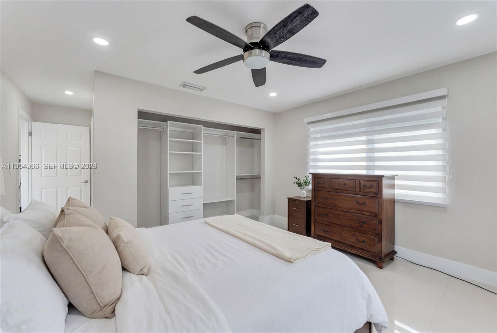 LESLIE PATIO HOMES SEC 4 - Residential