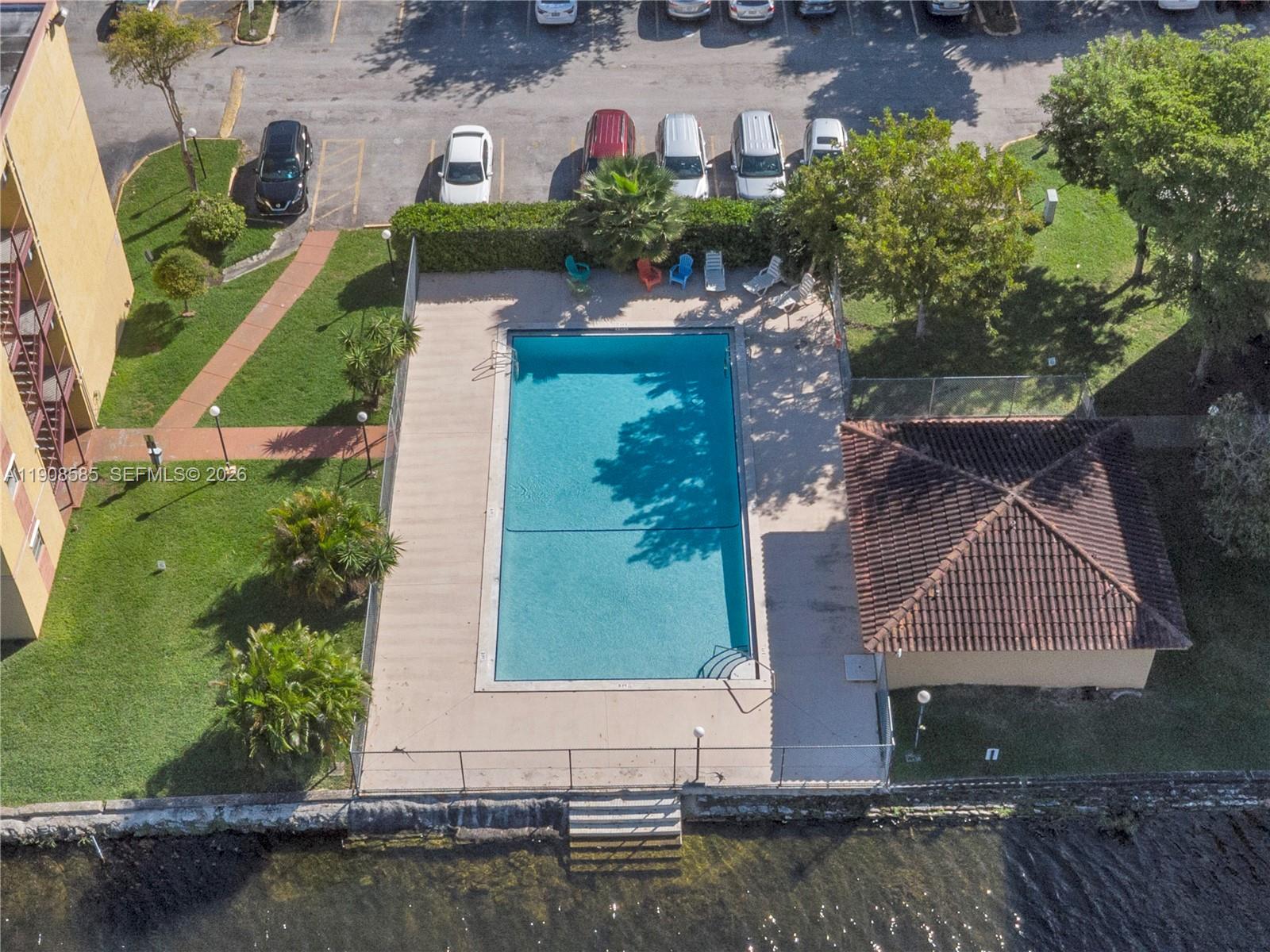 SUNSET VILLAS NO 3 CONDO - Residential