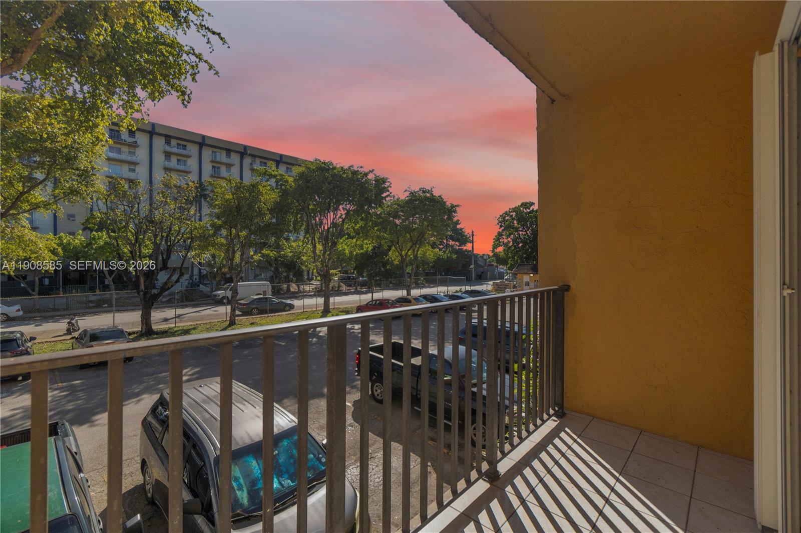 SUNSET VILLAS NO 3 CONDO - Residential