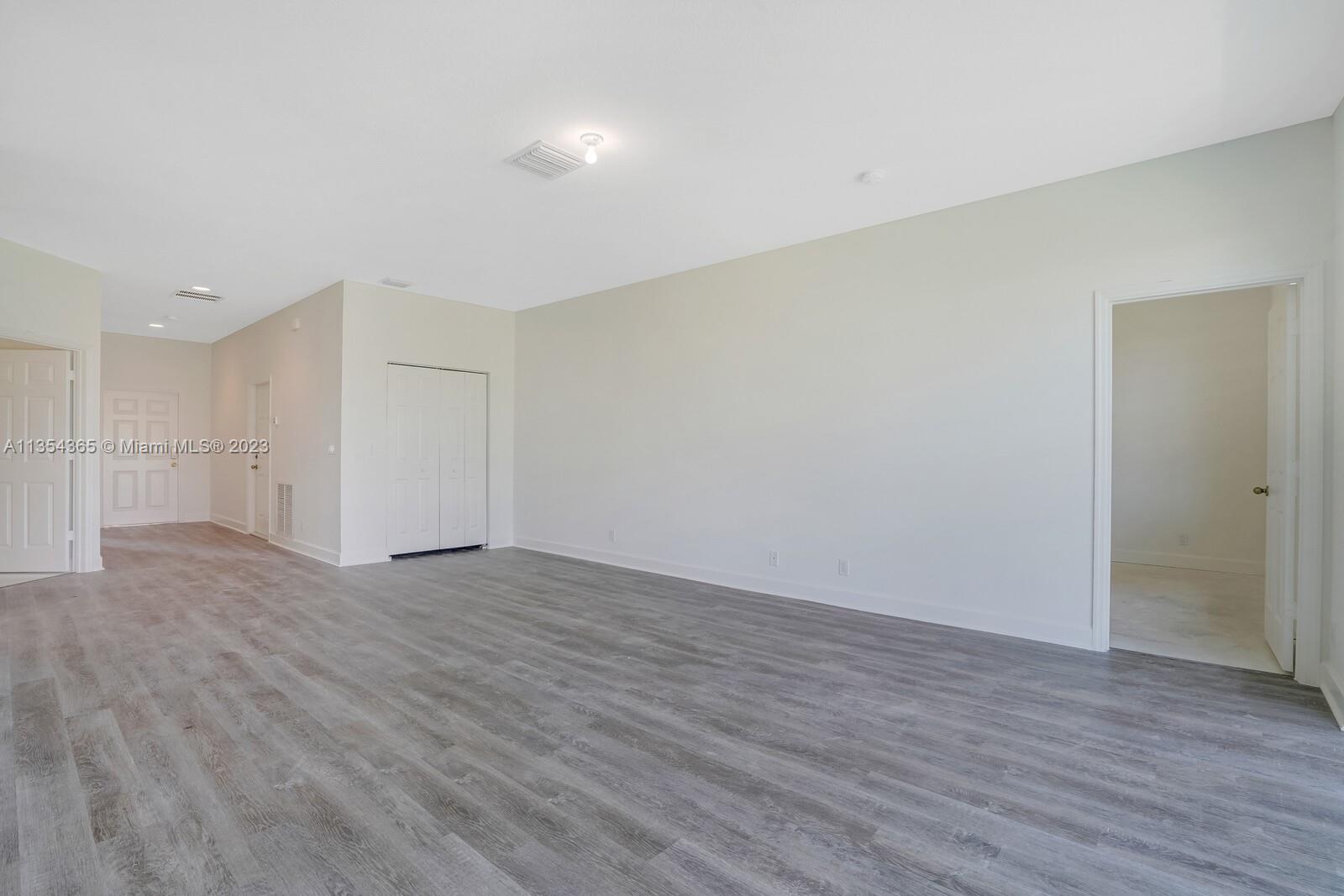 WORTHMORE PARK - Residential