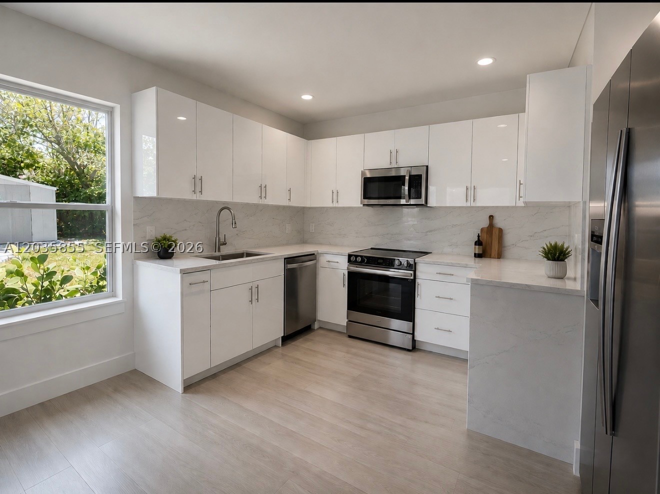 HOLLYWOOD TERRACE AMEN PL - Residential