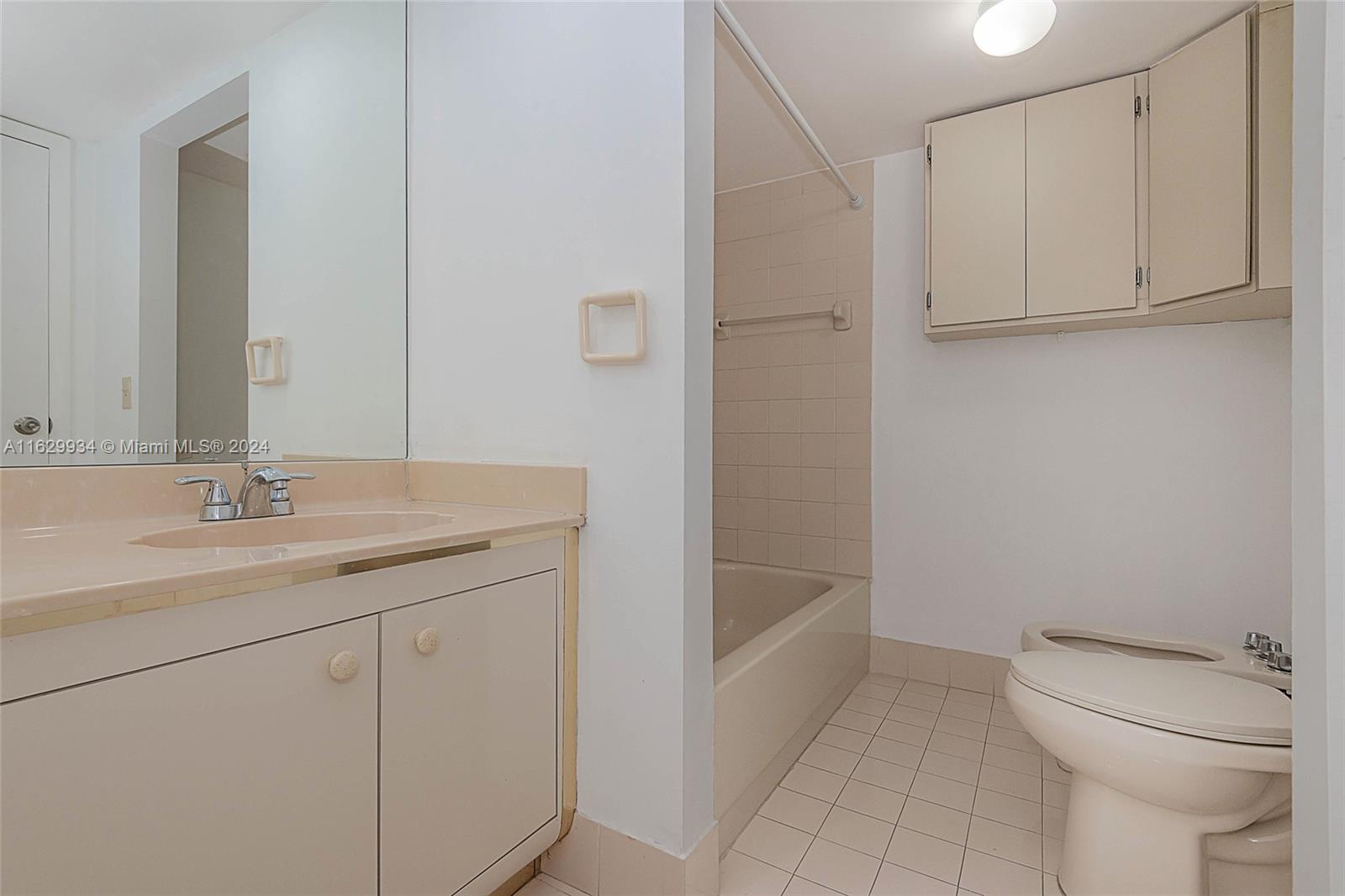WESTCHESTER POINT CONDO - Residential Lease