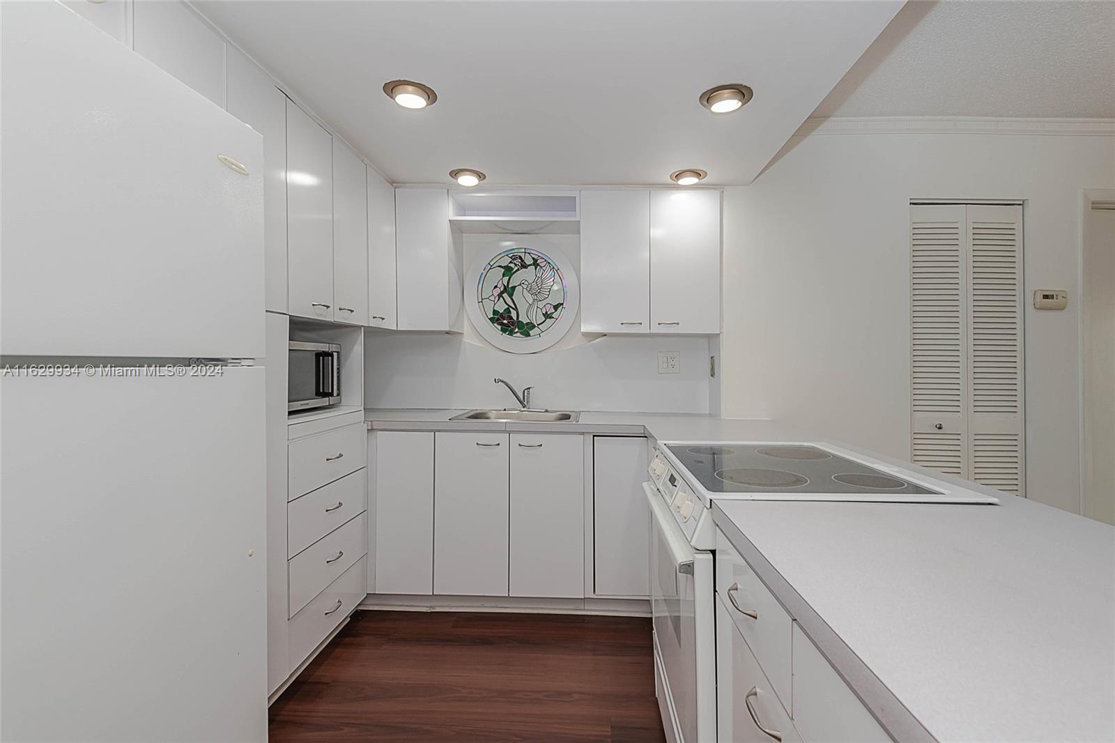 WESTCHESTER POINT CONDO - Residential Lease