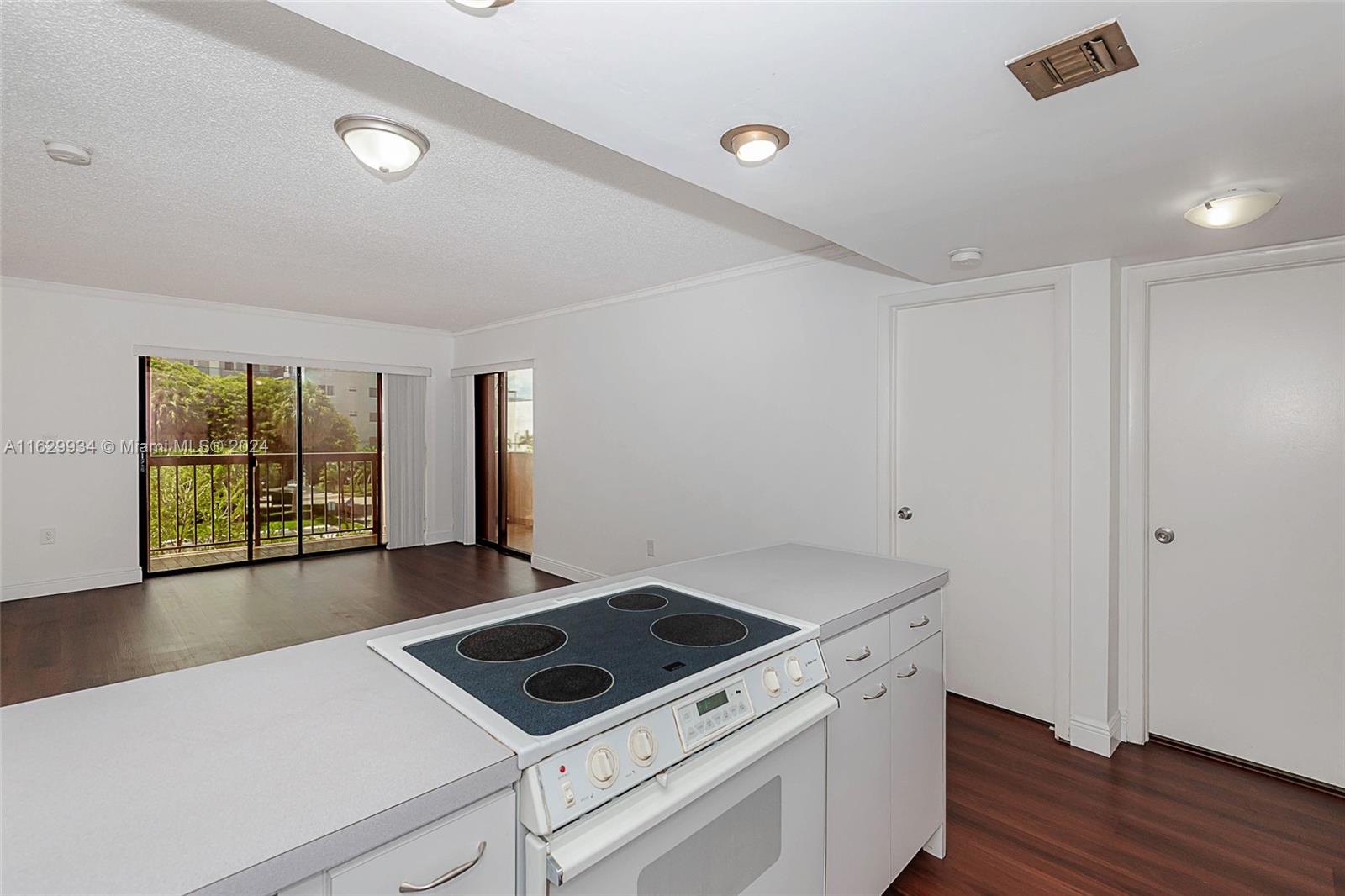 WESTCHESTER POINT CONDO - Residential Lease