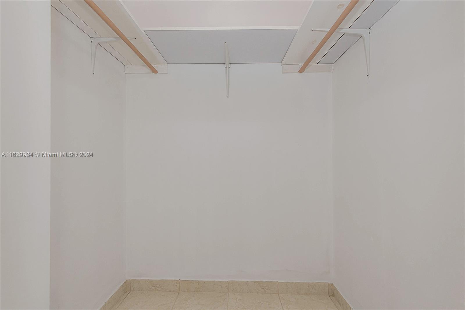 WESTCHESTER POINT CONDO - Residential Lease