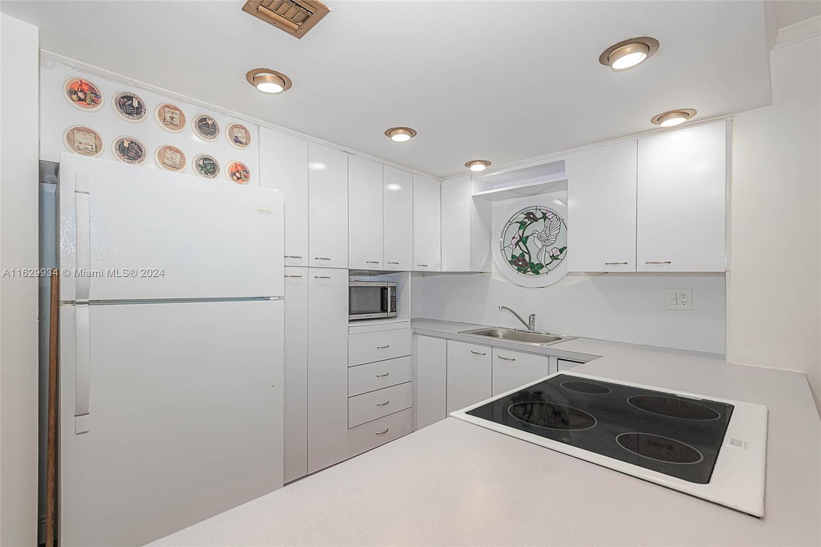 WESTCHESTER POINT CONDO - Residential Lease