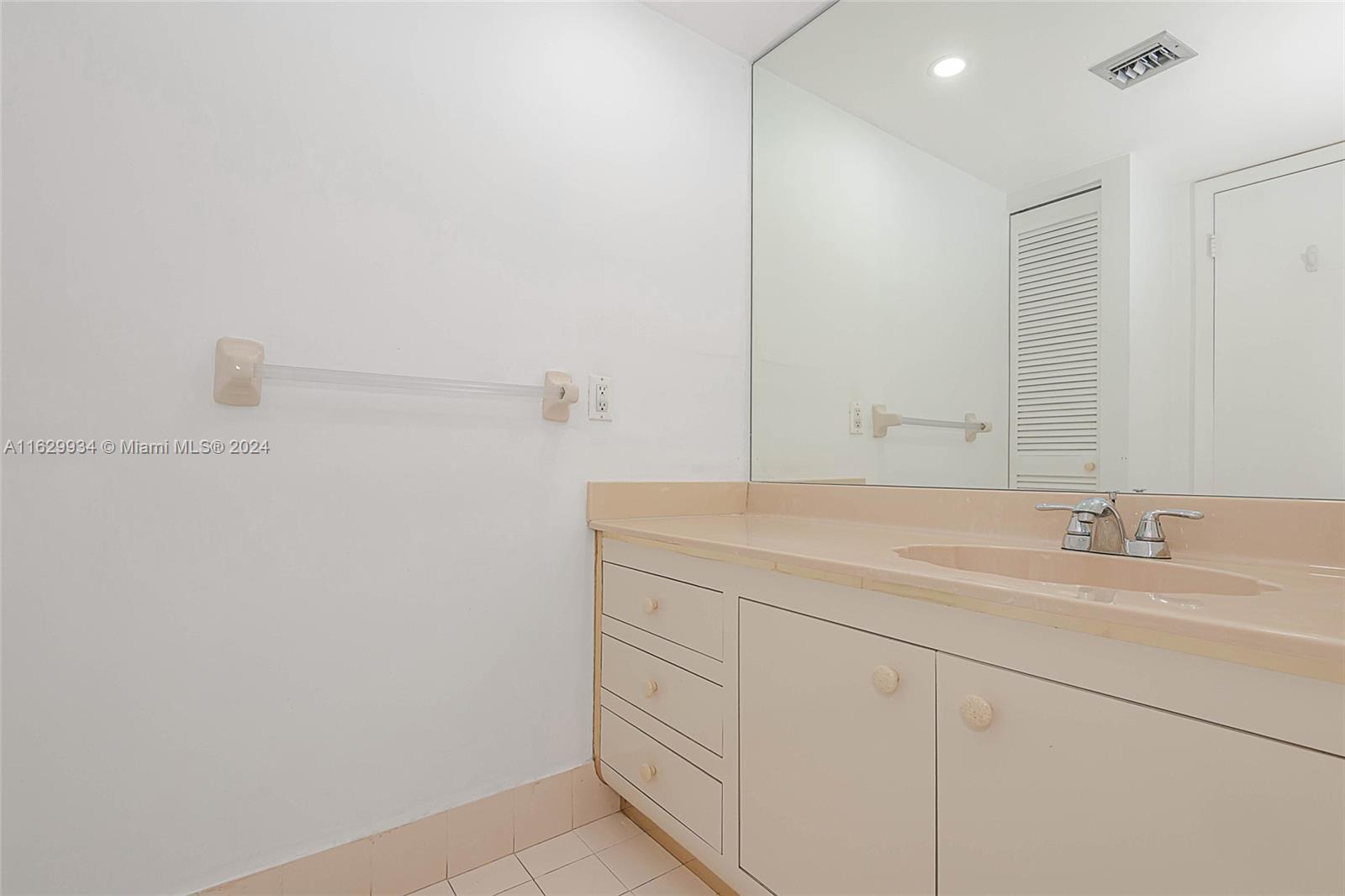 WESTCHESTER POINT CONDO - Residential Lease