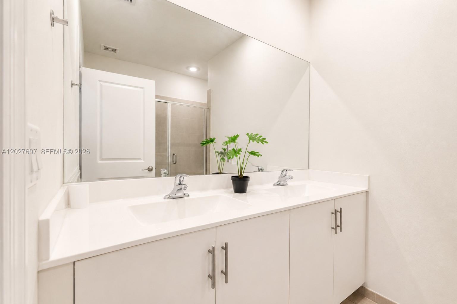PINE ISLE - Residential