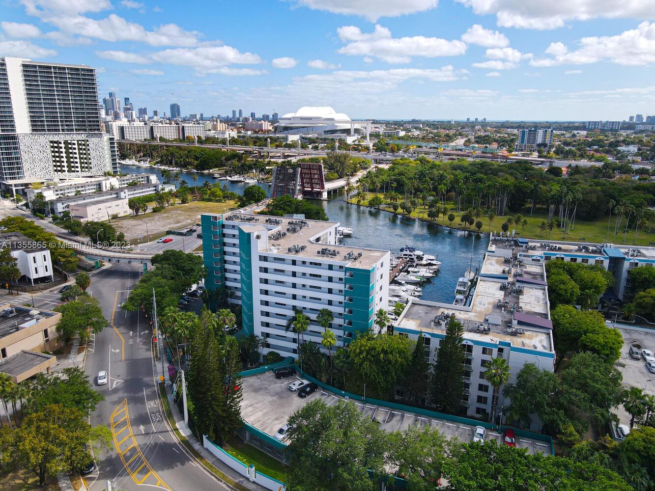RIVER RUN CONDO PH I - Residential